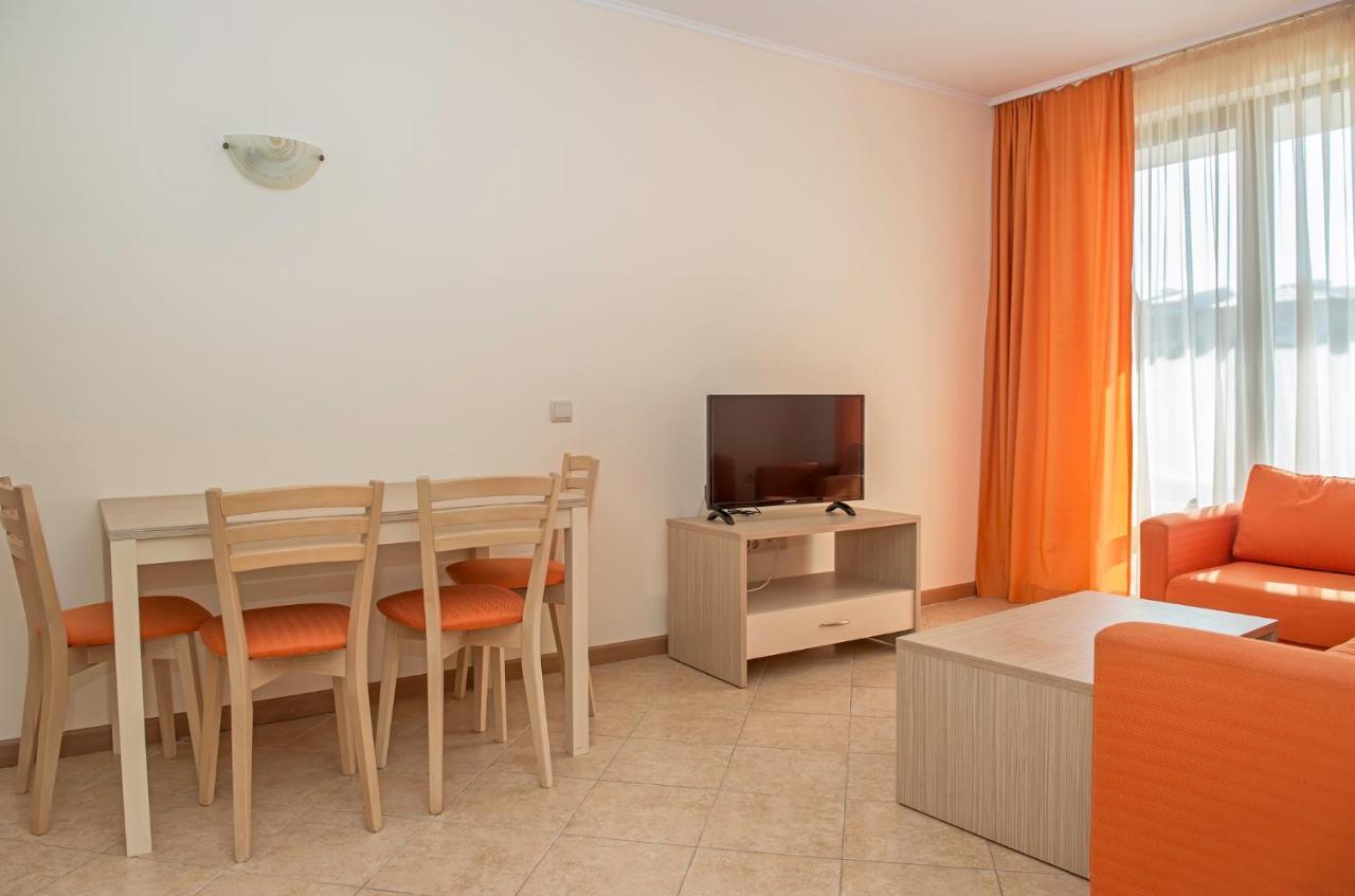 ساني بيتش Royal Sun Apartments المظهر الخارجي الصورة