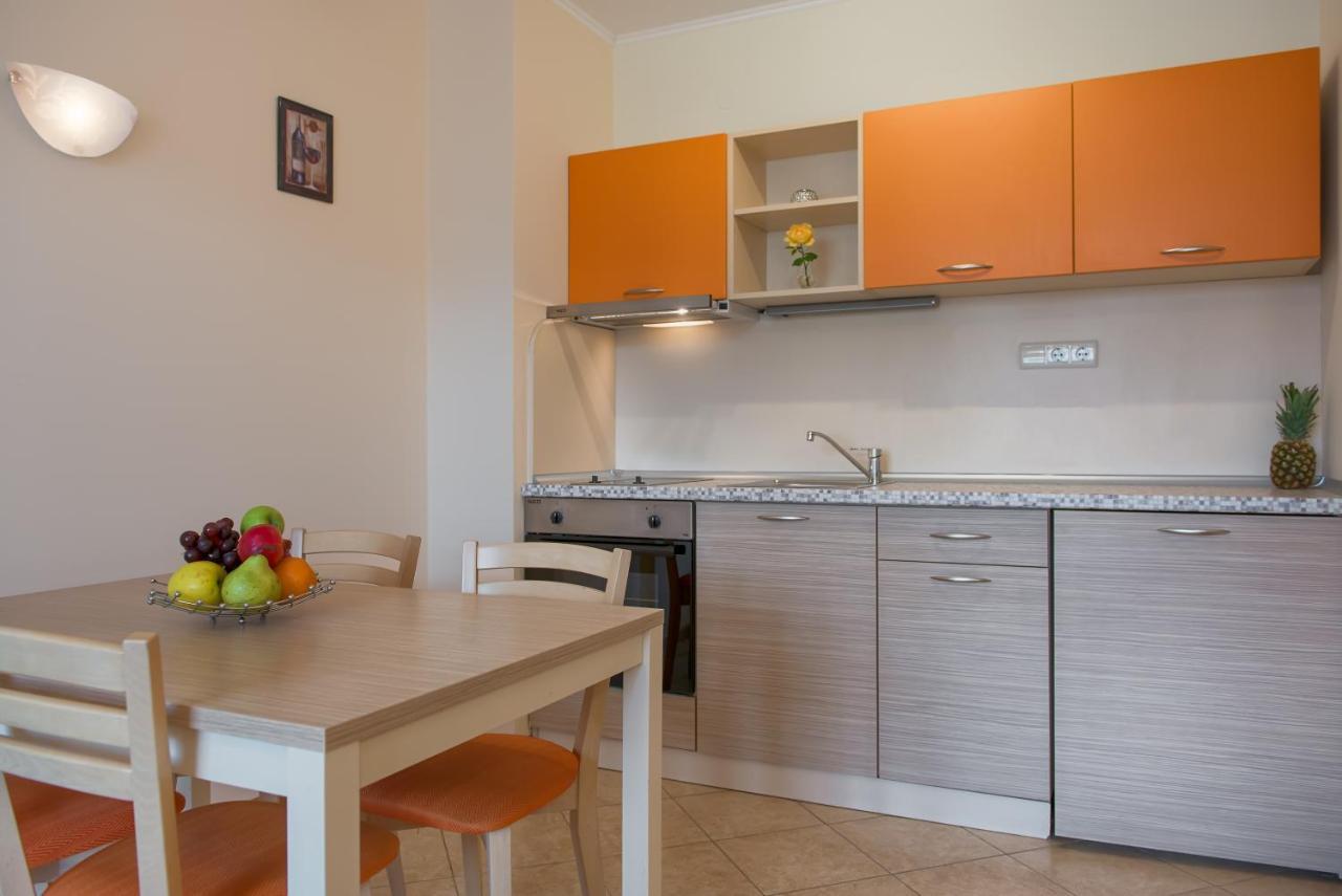 ساني بيتش Royal Sun Apartments المظهر الخارجي الصورة