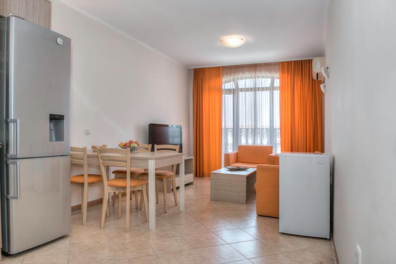 ساني بيتش Royal Sun Apartments المظهر الخارجي الصورة