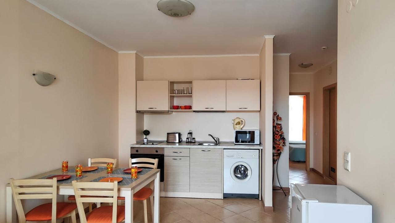 ساني بيتش Royal Sun Apartments المظهر الخارجي الصورة