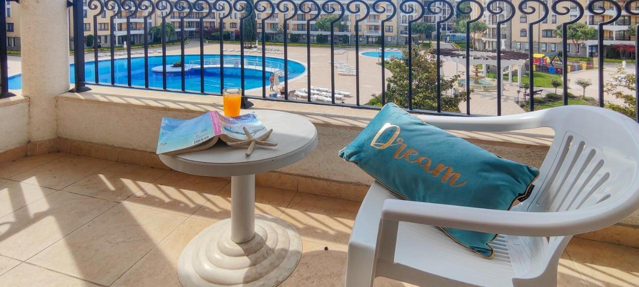 ساني بيتش Royal Sun Apartments المظهر الخارجي الصورة