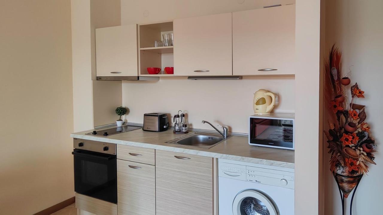 ساني بيتش Royal Sun Apartments المظهر الخارجي الصورة