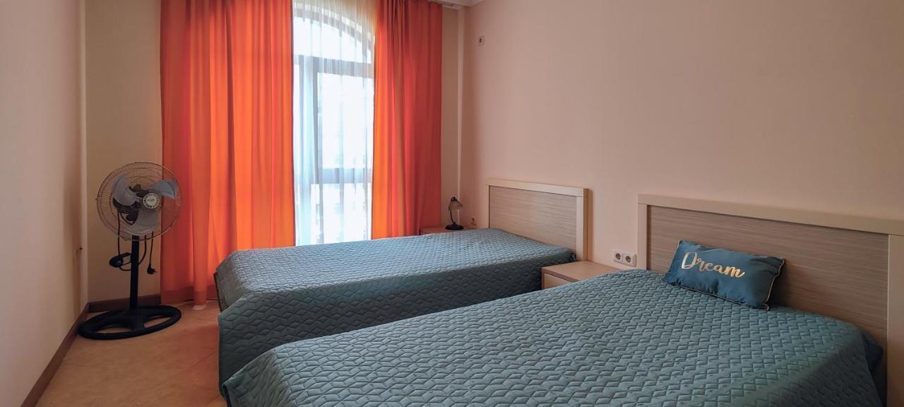 ساني بيتش Royal Sun Apartments المظهر الخارجي الصورة