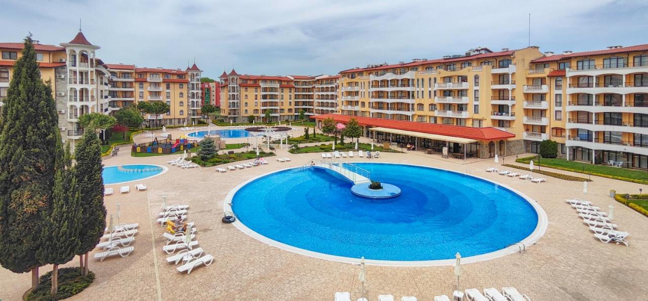 ساني بيتش Royal Sun Apartments المظهر الخارجي الصورة