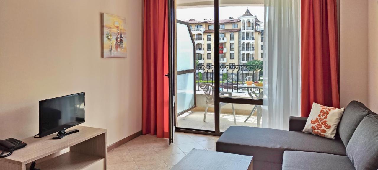 ساني بيتش Royal Sun Apartments المظهر الخارجي الصورة