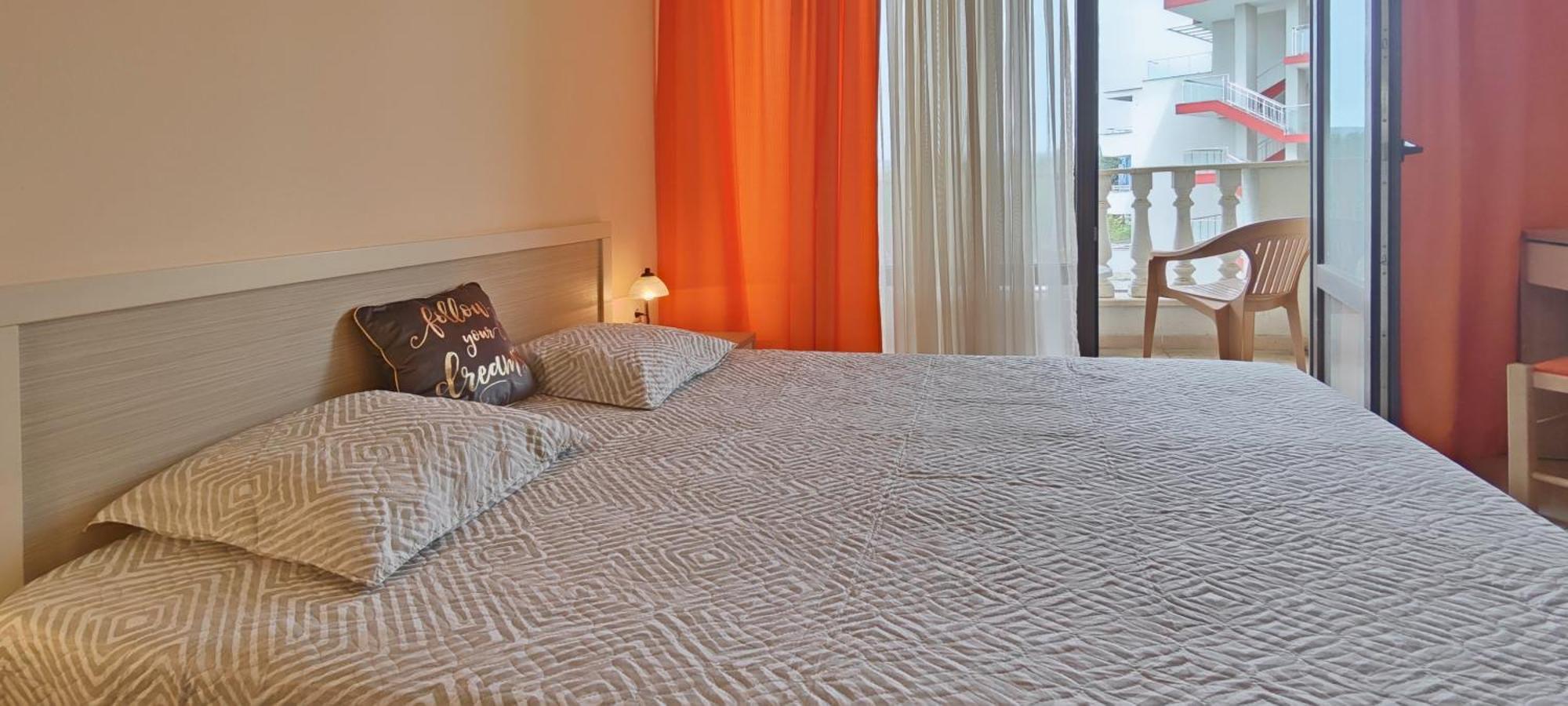 ساني بيتش Royal Sun Apartments المظهر الخارجي الصورة